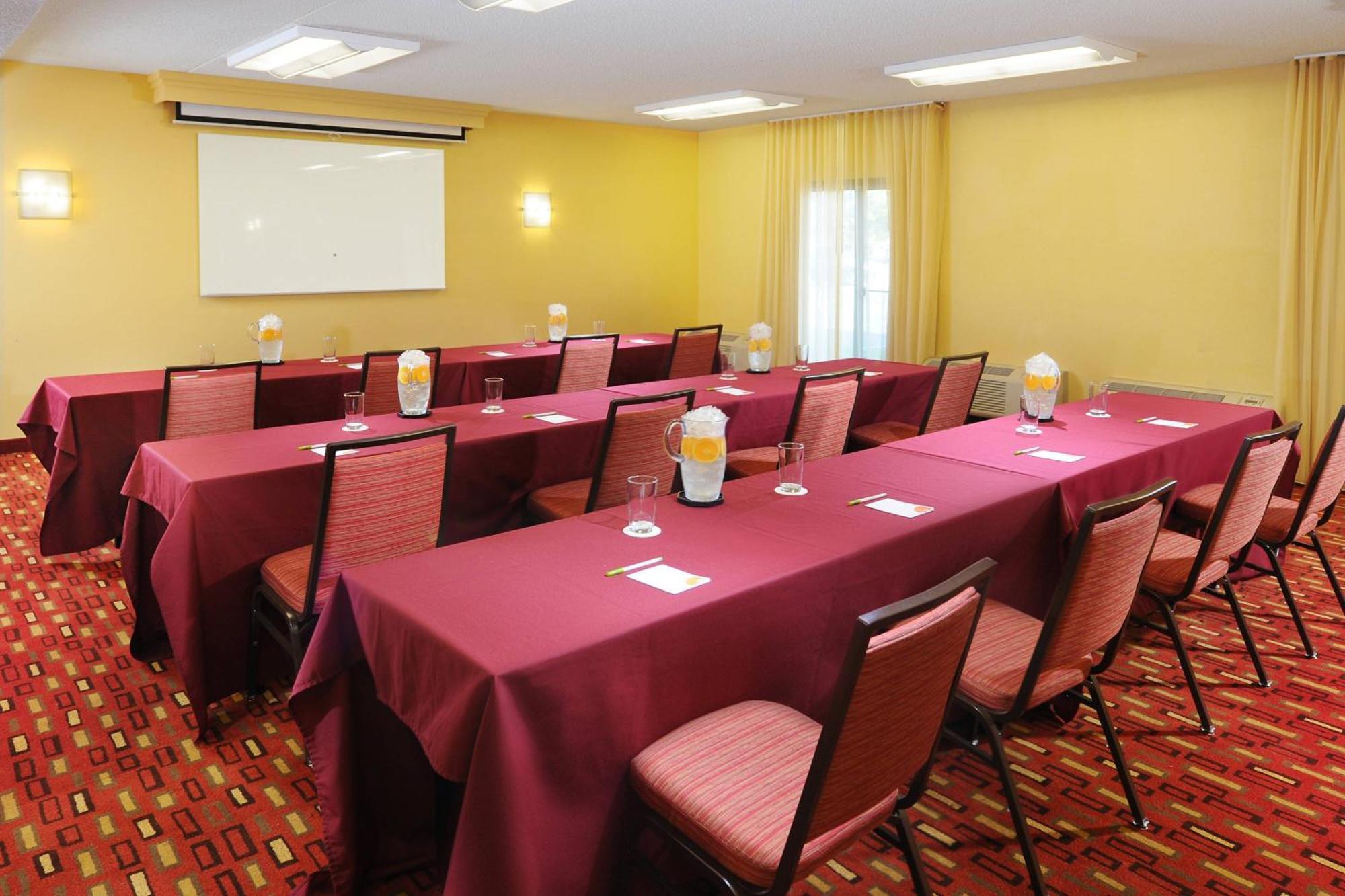Courtyard By Marriott Oklahoma City Airport Екстер'єр фото