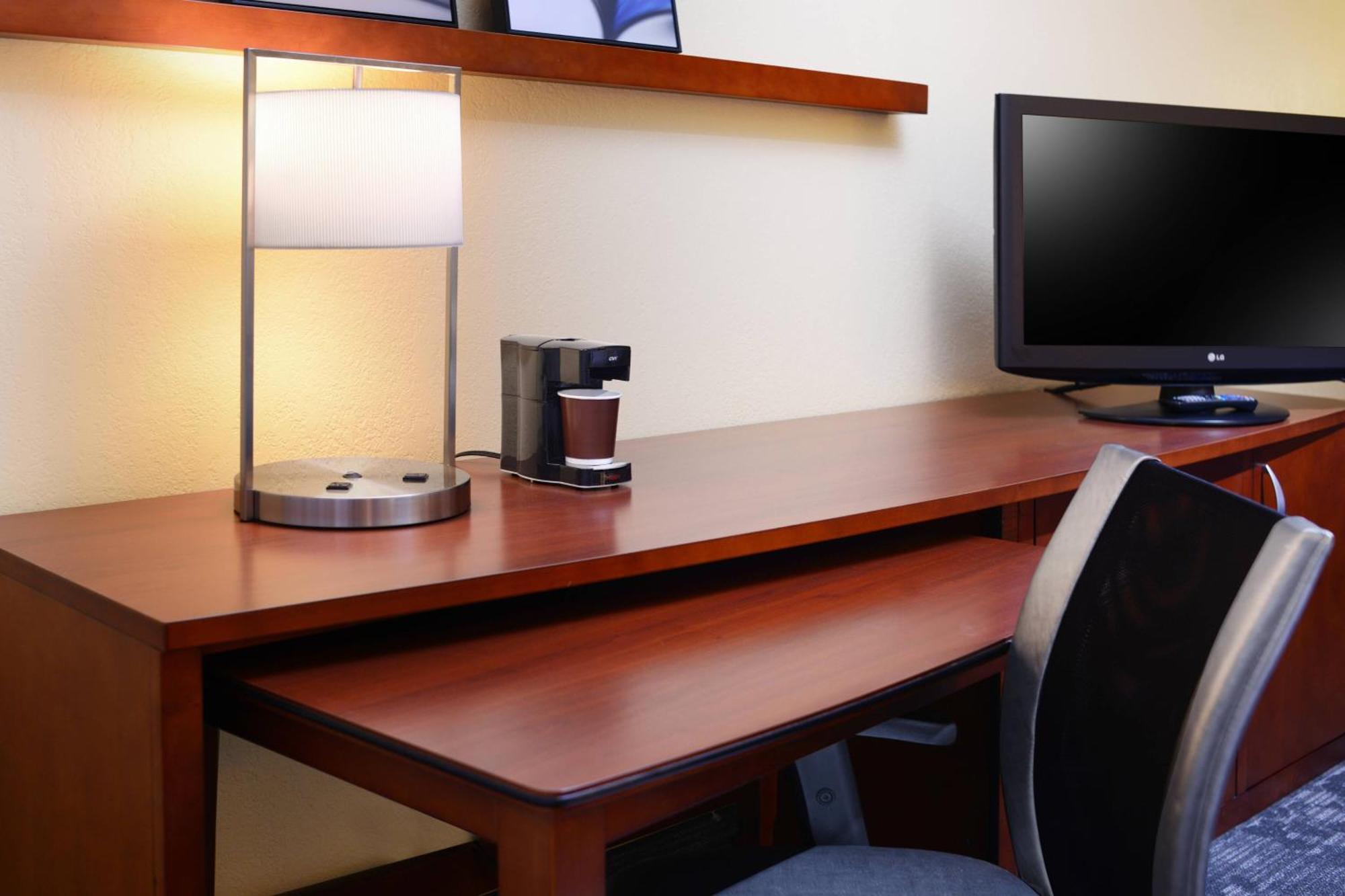 Courtyard By Marriott Oklahoma City Airport Екстер'єр фото
